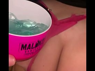 Convidei Minha Vizinha Para Um Drink E Fiz Dela Minha Puta
