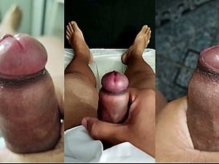 As gozadas e punhetas com meu pequeno pau com fimose e a masturbada da minha novinha que goza gostoso na sua deliciosa buceta e peitos - (3)